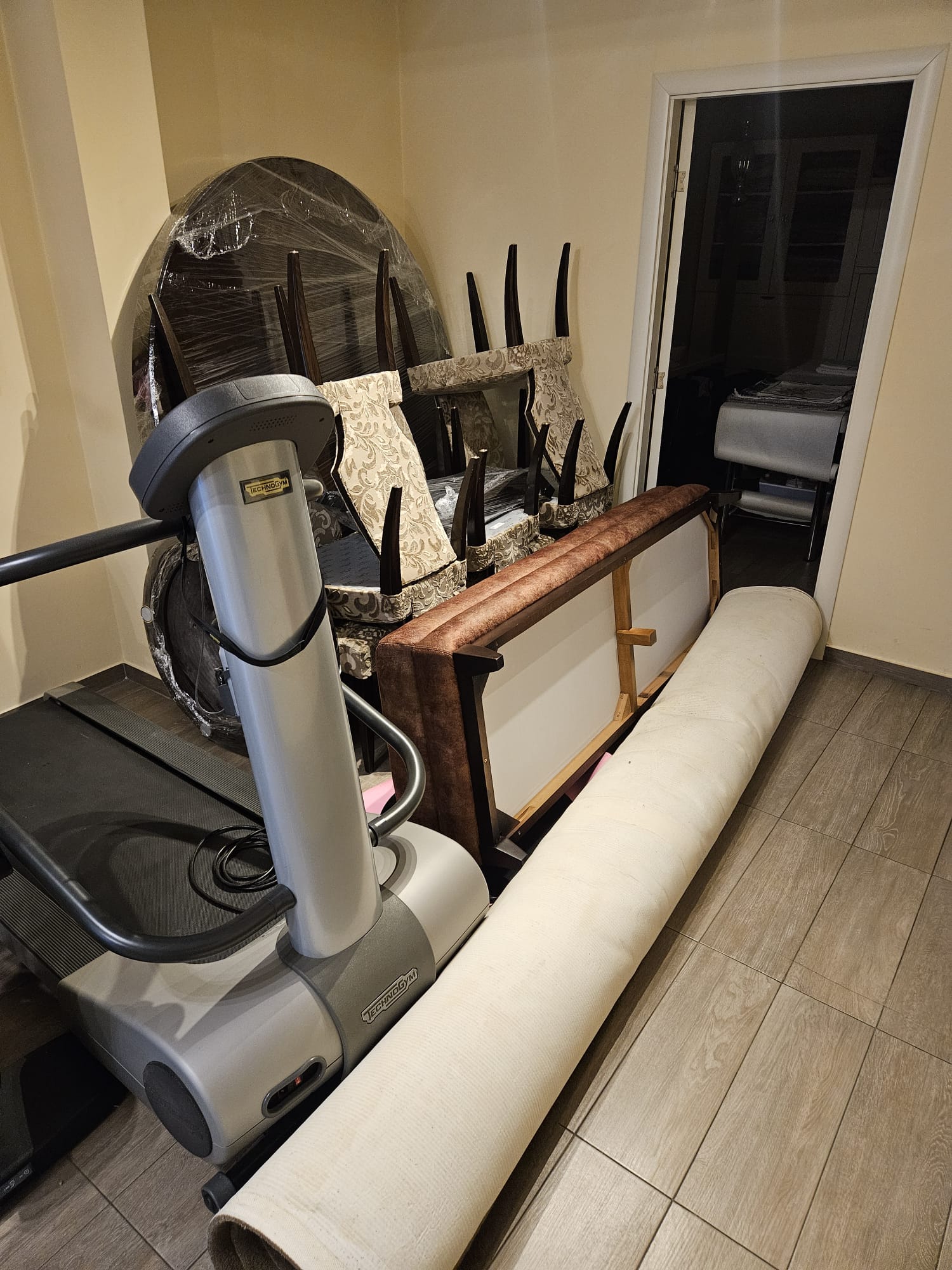 Selidbe Beograd - pakovanje nameštaja